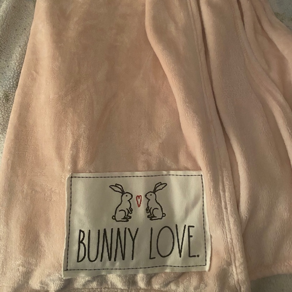 🌷NWT Rae Dunn Bunny Love Blanket🌷